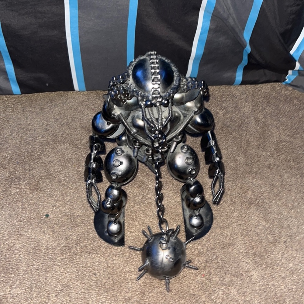 middle character - Picture 2 of 7